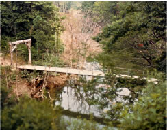昭和３５年完成の吊り橋