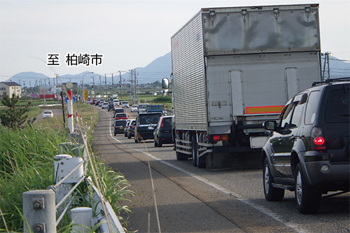 田島交差点付近の慢性的な交通渋滞写真