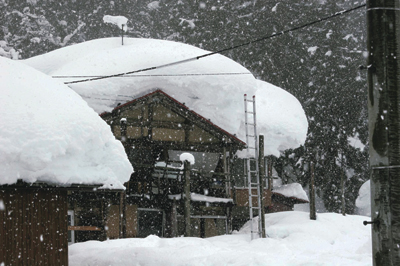 写真1−2−3１９年ぶりの豪雪に見舞われた被災地（山古志村竹沢地区）