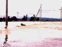 昭和61年8月湯川村の洪水のようす
