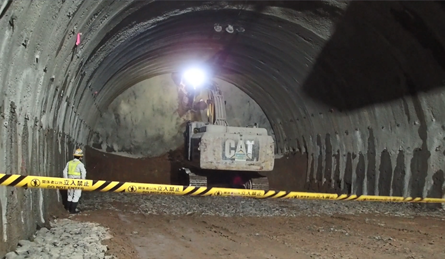 仮称 柏崎トンネル貫通時の 動画 をアップしました 長岡国道事務所