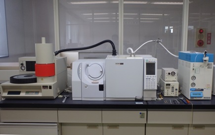 ガスクロマトグラフ質量分析装置(GC-MS)