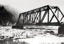 橋脚を奪われた能美電鉄の鉄橋