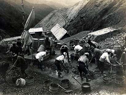 ���a�R�N�̔��R�r�V���J�ł̍��h�H���̗l�q