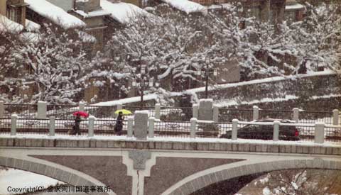 ●昨年度2席作品「冬の古橋」高川武士　様