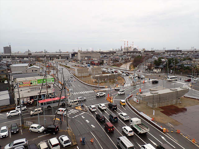 笹越橋交差点(万代島方面)