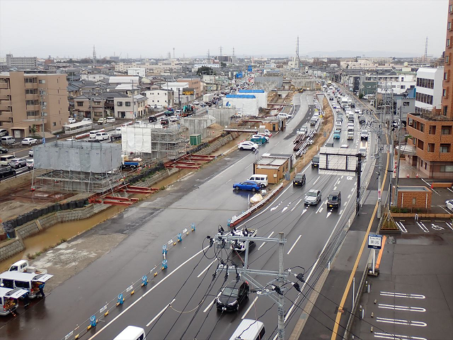 笹越橋交差点(紫竹山IC方面)