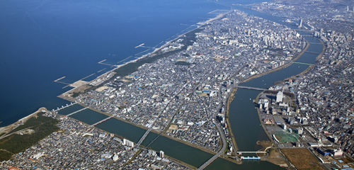 関屋分水路全景