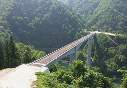 利賀湖面橋上部受託工事